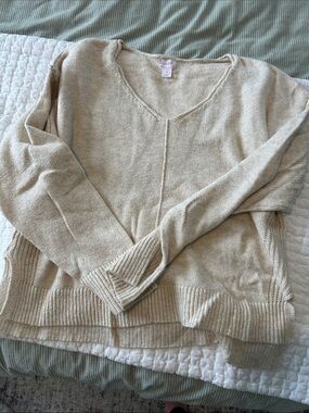 Auden Light Cream V-Neck Knit Sweater